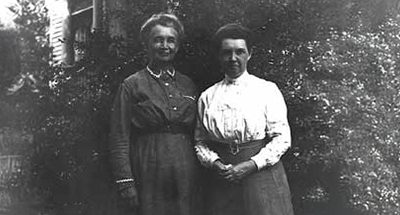 Julia Donovan and Lucy Brackendorf both lived in log cabins along Willow Road