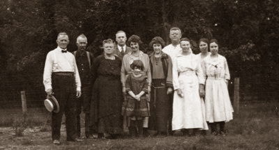 The Metz family in the late 1920’s. Would they give up their rural roots amidst the push to make Northfield a “model suburb?”