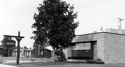 How to get a library? Northfielders raised funds in 1974 so they could rent office space at 423 Central Avenue. Public Works rebuilt the space; and 68 volunteers decorated and furnished it, typing catalogue cards for 3,000 books.